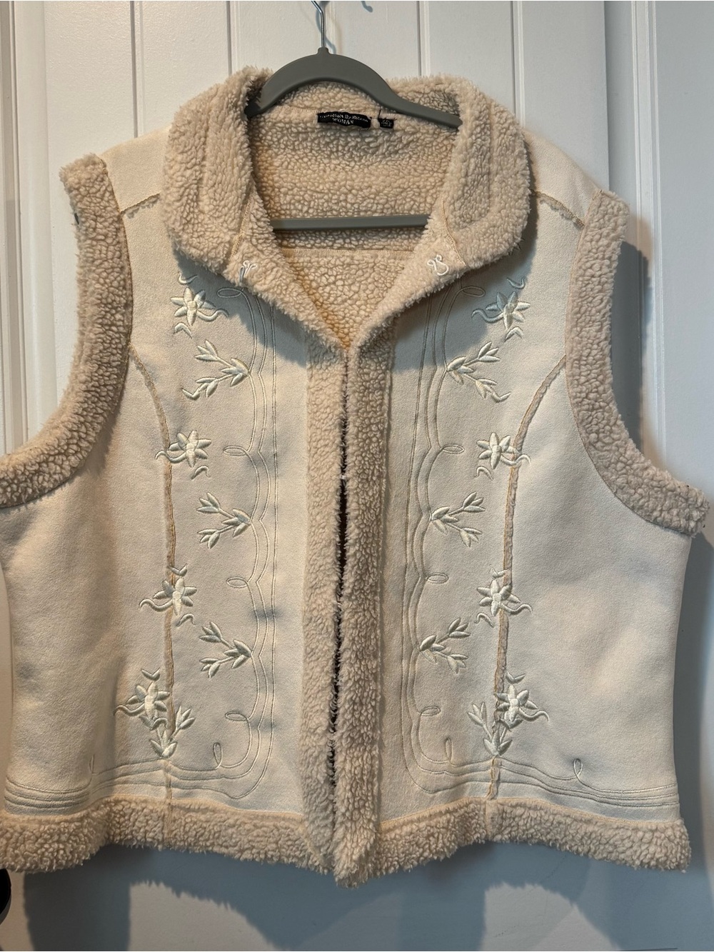 Essentials by Milano Cream Sherpa-Trim Embroidered Vest